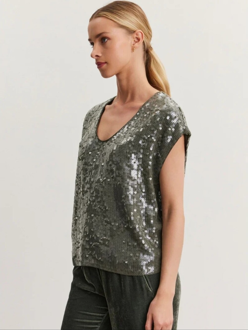 Velvet By Graham & Spencer Elorie Sequin Top in Gunmetal Size Medium NWT $228